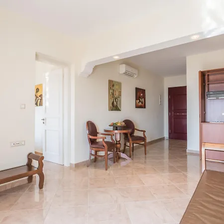 Ariadne Hotel apartamentowy 3*