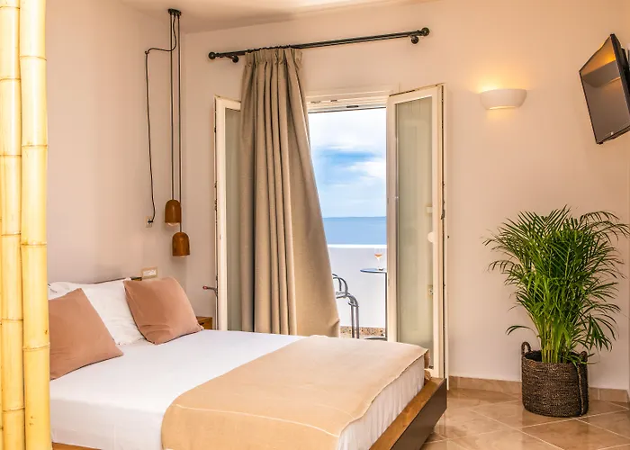 מלון דירות Ariadne 3*