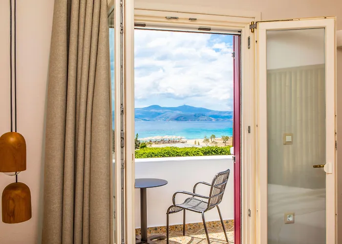 Ariadne מלון דירות 3*