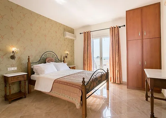 מלון דירות Ariadne 3*